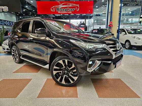 TOYOTA HILUX SW4 2.8 SRX 4X4 7 LUGARES 16V TURBO INTERCOOLER DIESEL 4P AUTOMÁTICO